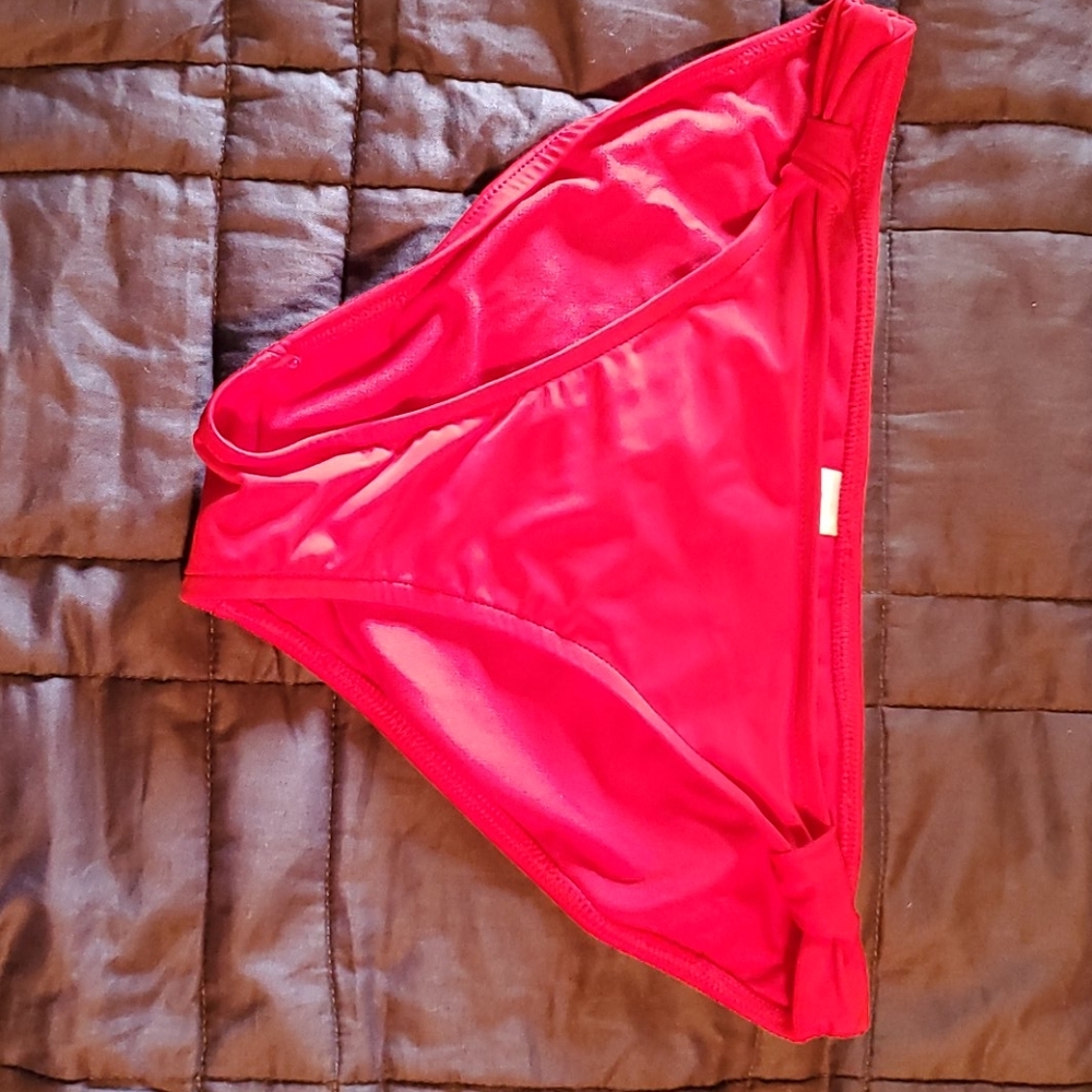 Red Bikini - Picture 3 of 7